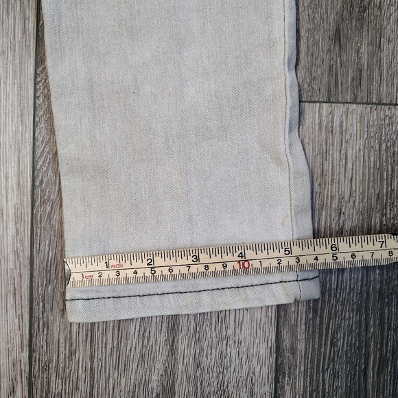 Women's White Washed Skinny Jeans - Picture 6 of 6